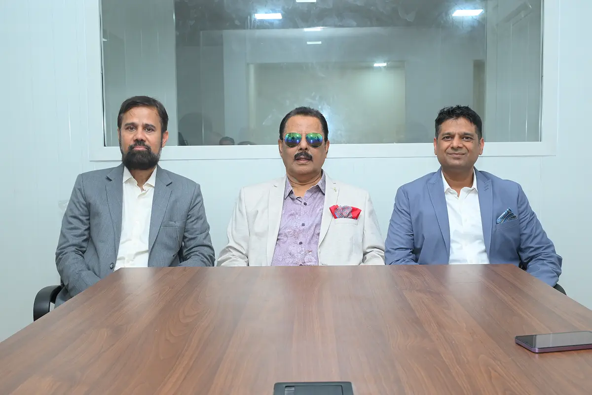 Team leader guiding pharmaceutical scientists